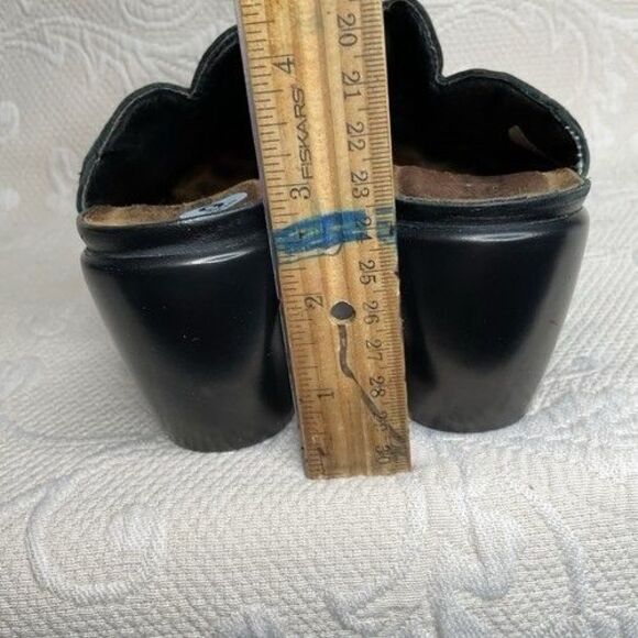 Naot Adore Black Swirl Scalloped Leather Clogs Mule Women Size 6 Artsy - Picture 3 of 9